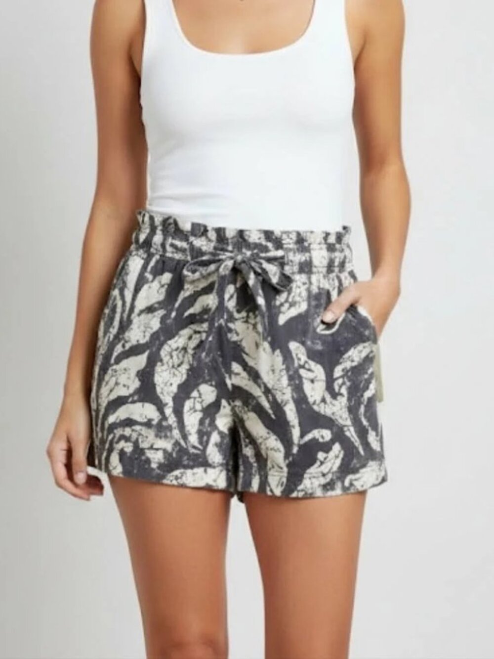 JOIE • Abstract Leaf Print Paperbag Shorts 100% Lyocell Gray Grey Large - Picture 2 of 10